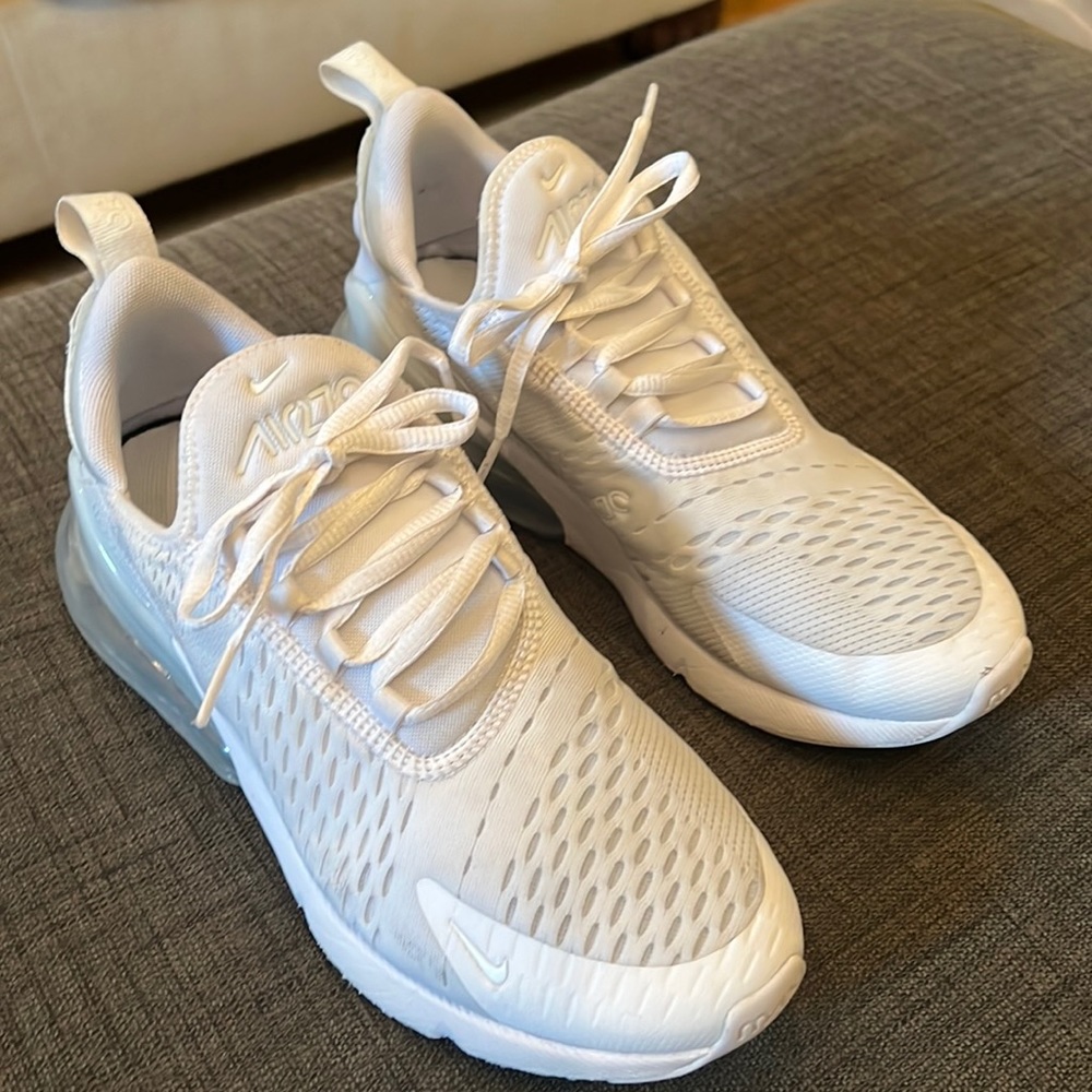 Nike 270 youth shoes